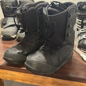 Nike Men’s snowboard boots size 10